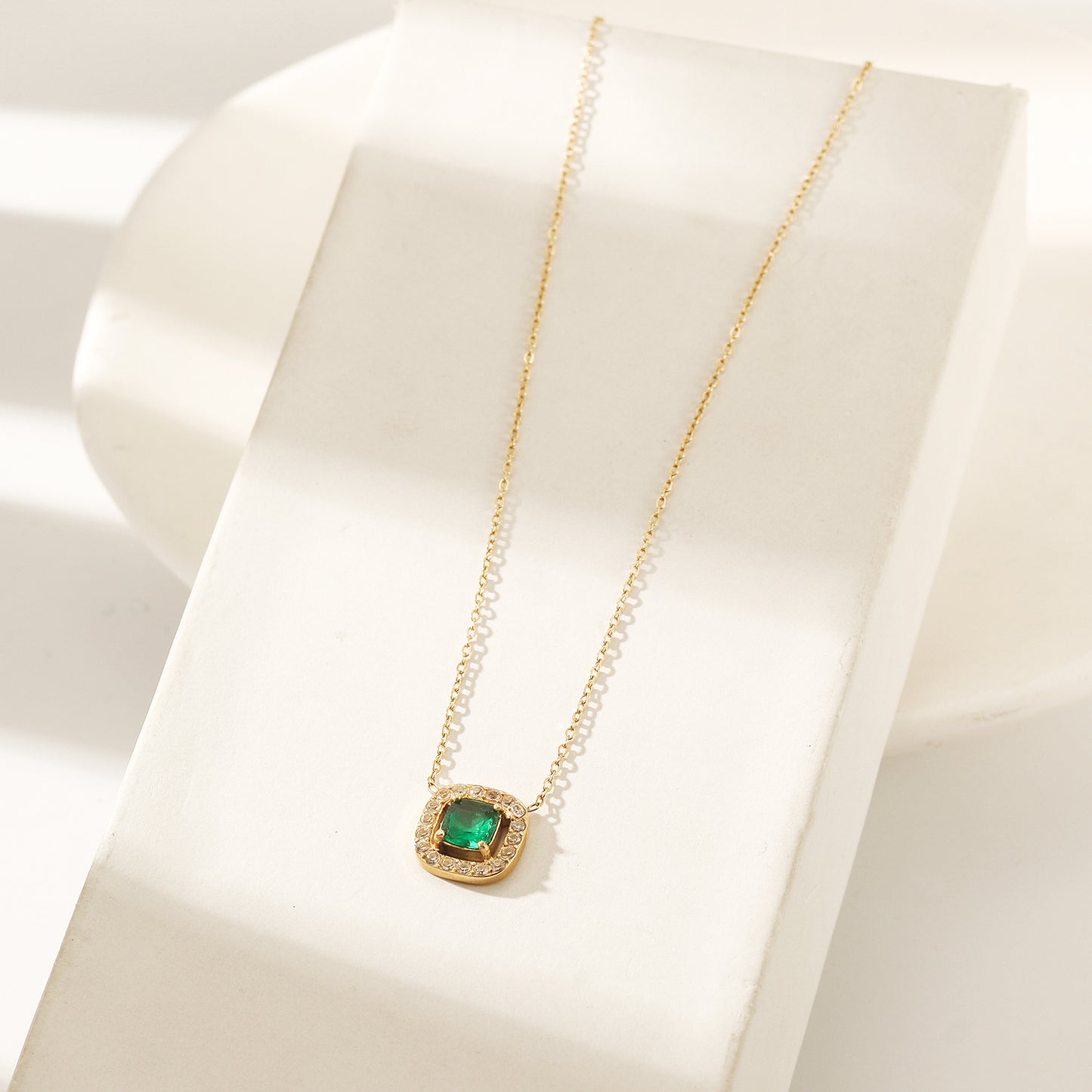 Emerald Gemstone Pendant Necklace - NSSN866STGCGN