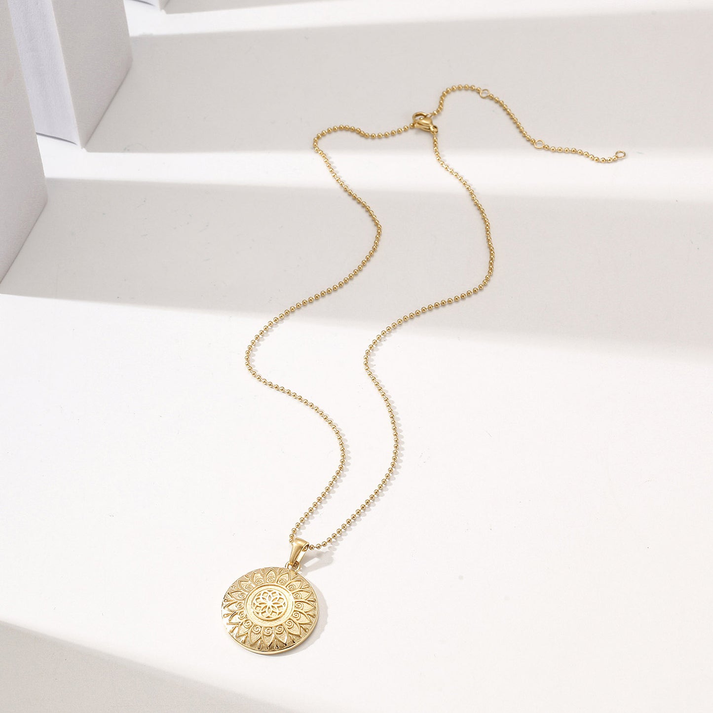 Gold Flower Pattern Necklace - NSSN941STGC