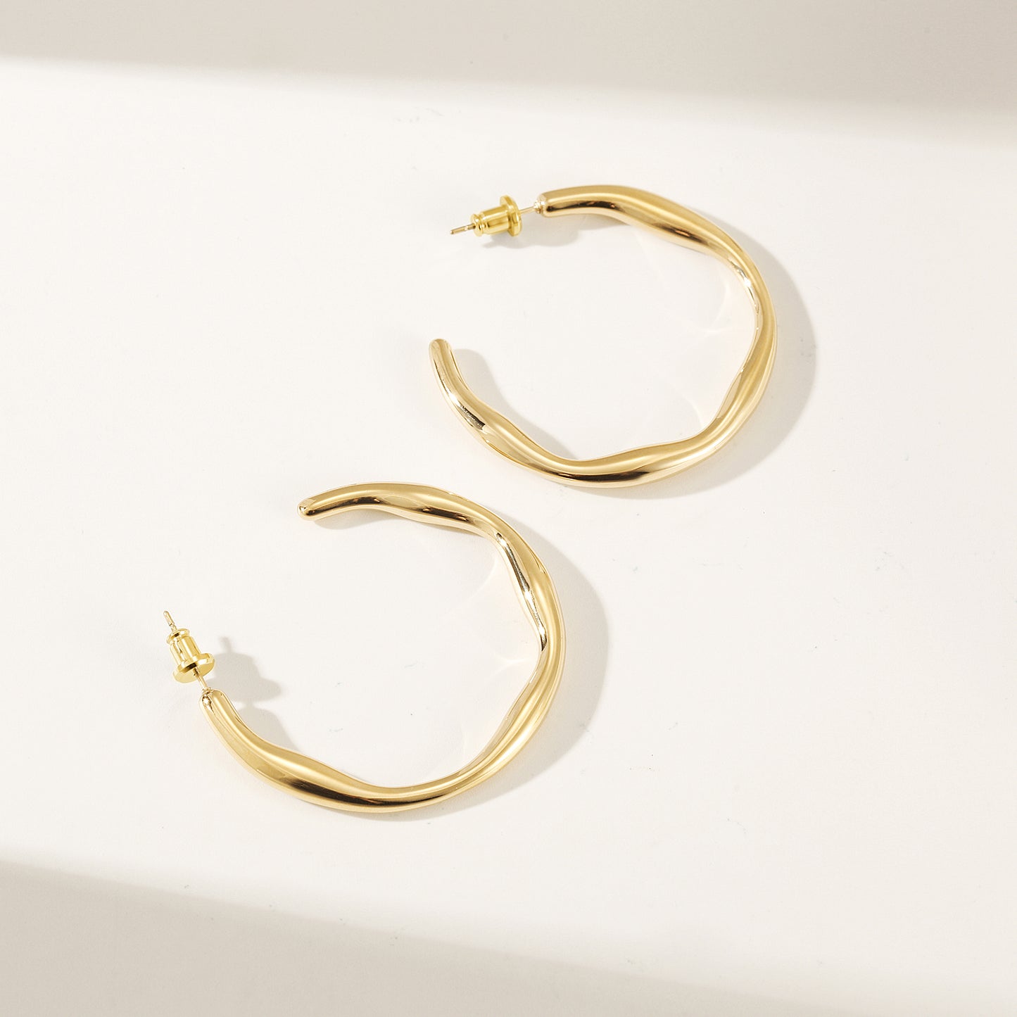 Twisted C-shaped earrings-SCE448ST