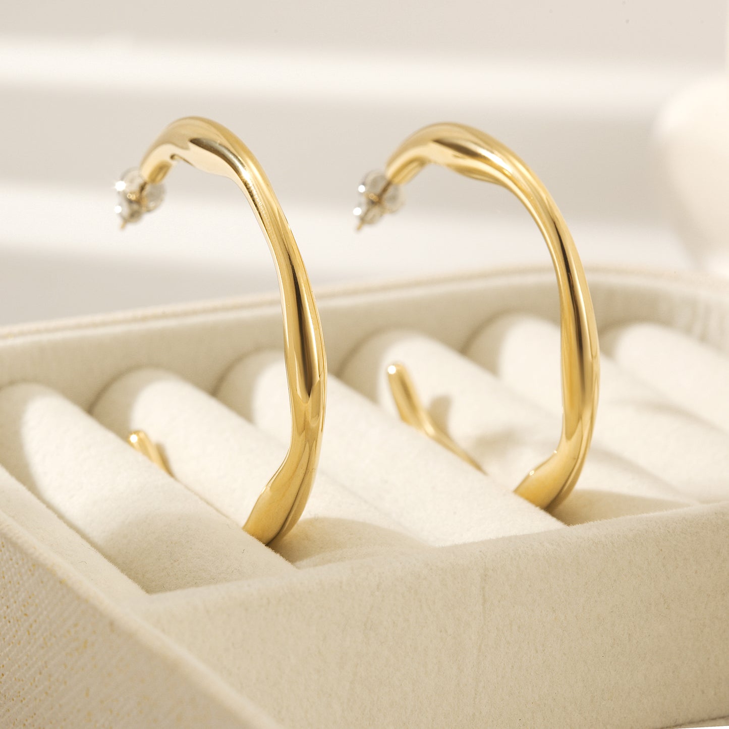 Twisted gold C-shaped earrings-SCE448STMC