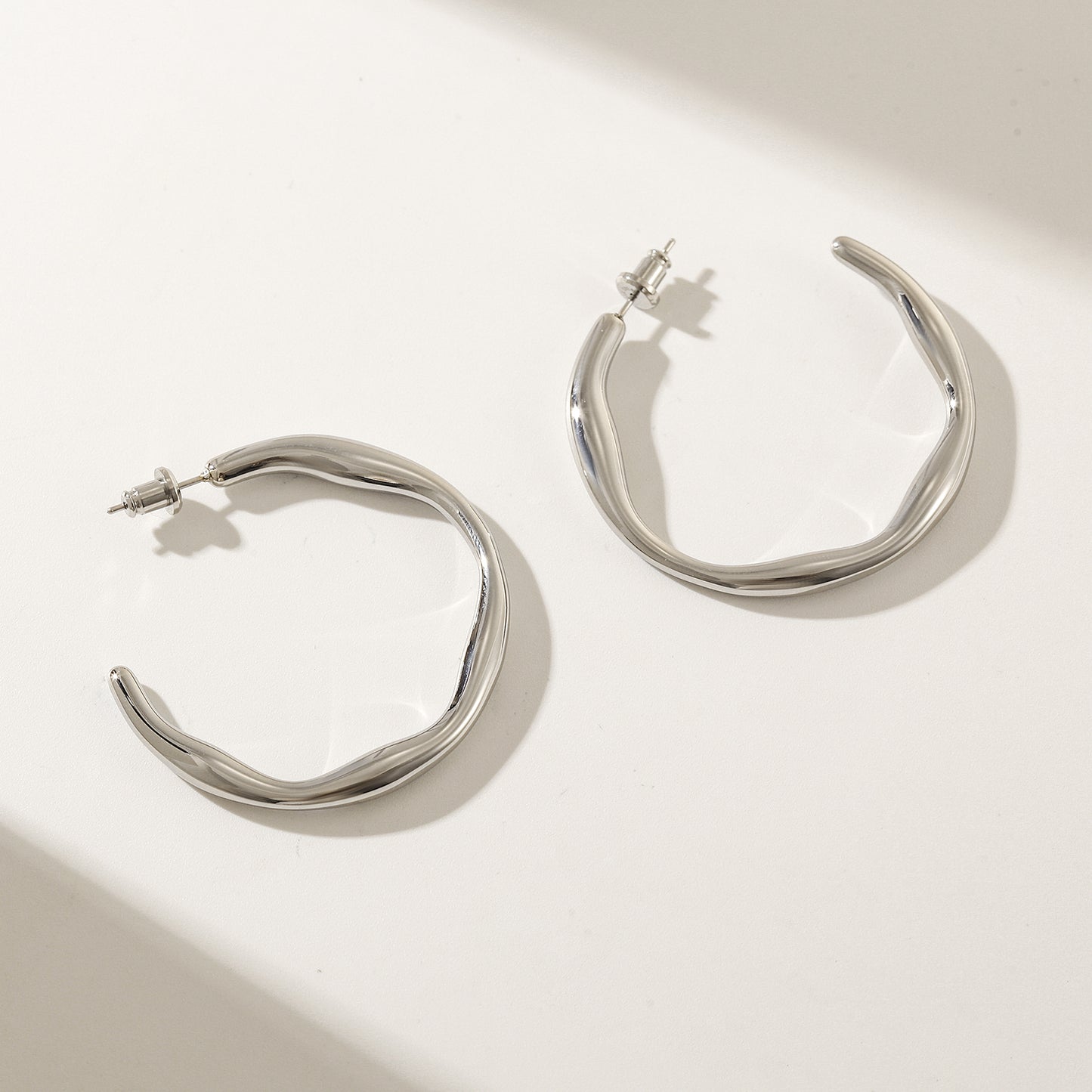 Twisted C-shaped earrings-SCE448ST