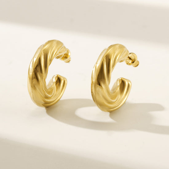 Twisted C-shaped earrings-SCE458STGC